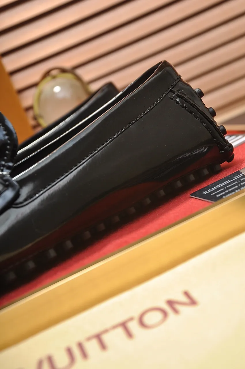 Men's men's shoes 💰420💶 [LV Doudou shoes] (water-dyed cowhide lining) new model is on the market, available on the official website. The new Doudou shoes are processed into single-color materials, and the uppers are made of imported horsehide leather. The body of the shoe is fully hemmed with mark thread, and is lined with imported original cowhide leather. The elegant shoe shape is super suitable for all-matching, and the size is 38-44.